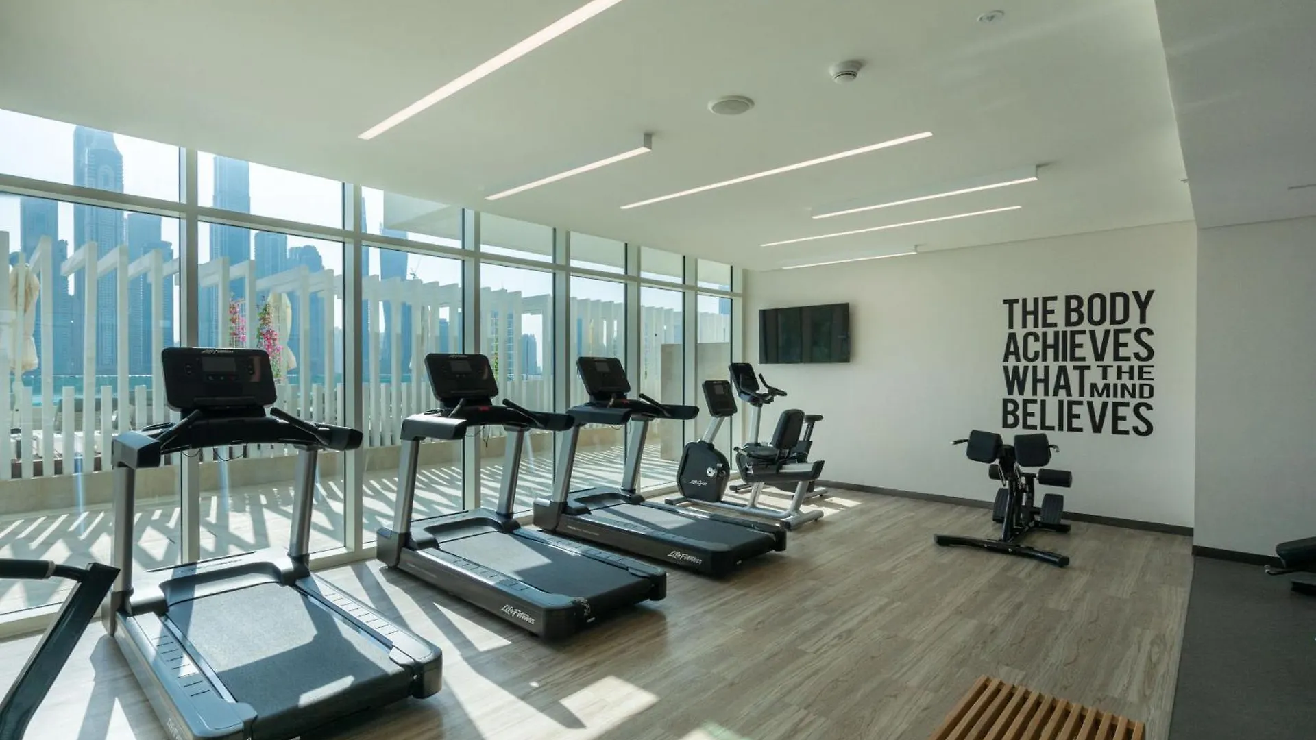 Vayk - Amazing 2 Bd In Emaar Beachfront With Beach Access Dubai Apartment