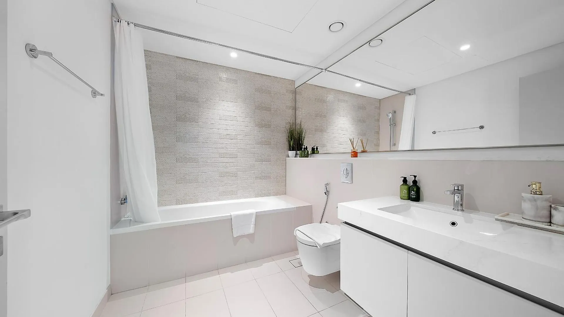 Vayk - Amazing 2 Bd In Emaar Beachfront With Beach Access Dubai
