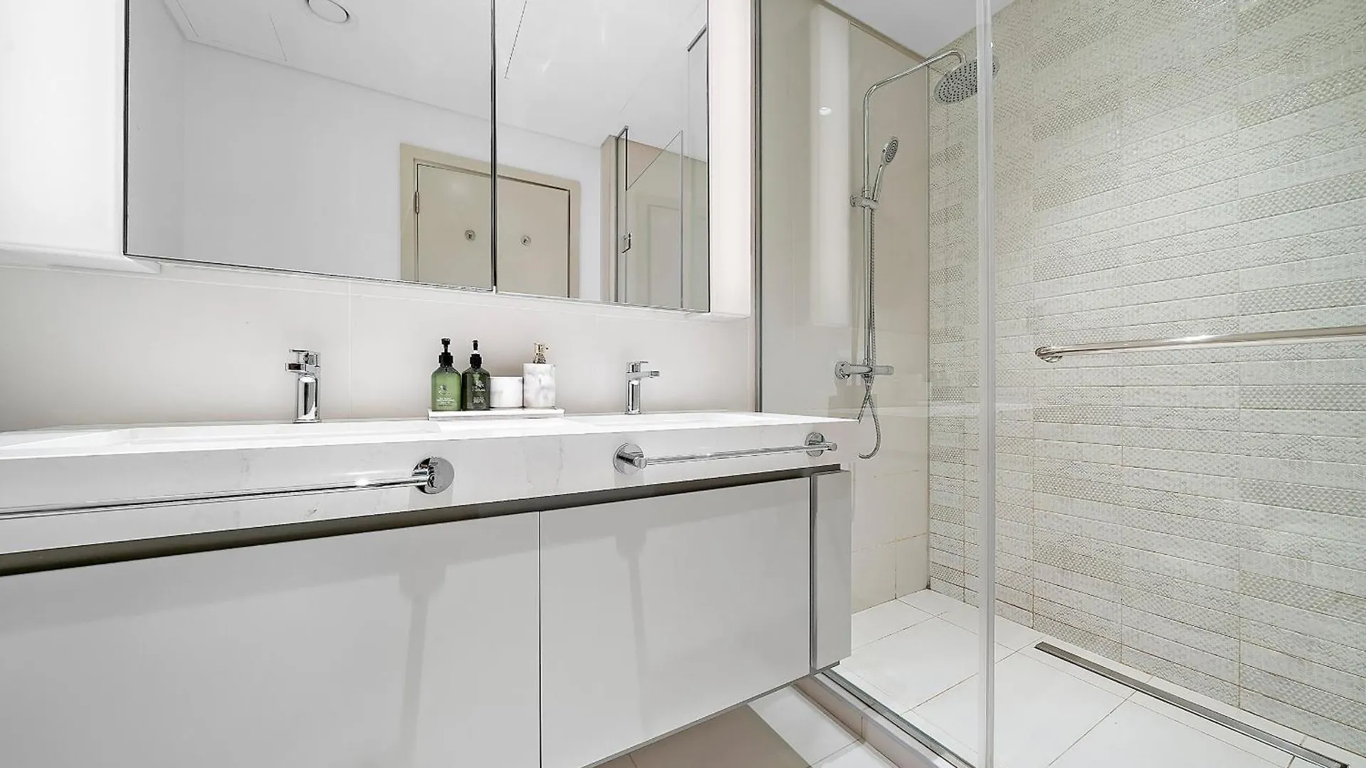 Vayk - Amazing 2 Bd In Emaar Beachfront With Beach Access Dubai Apartment