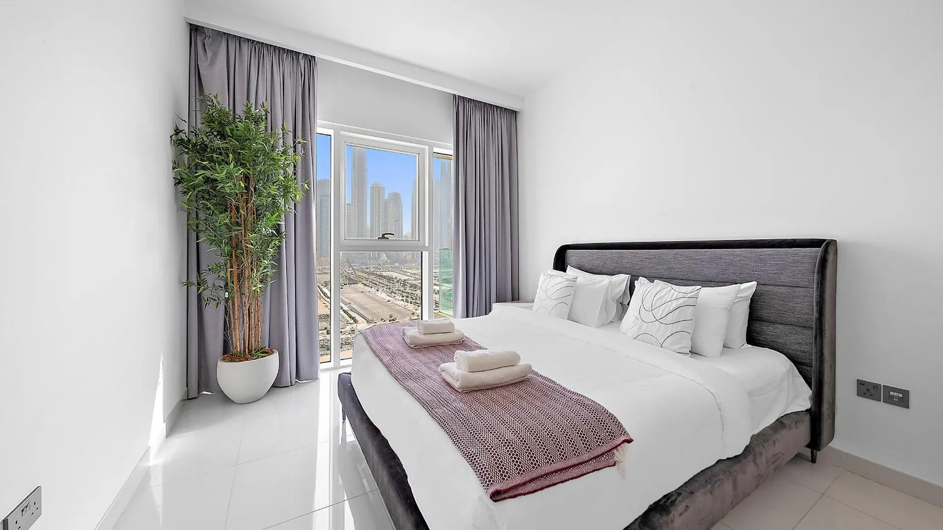 Vayk - Amazing 2 Bd In Emaar Beachfront With Beach Access Dubai Apartment